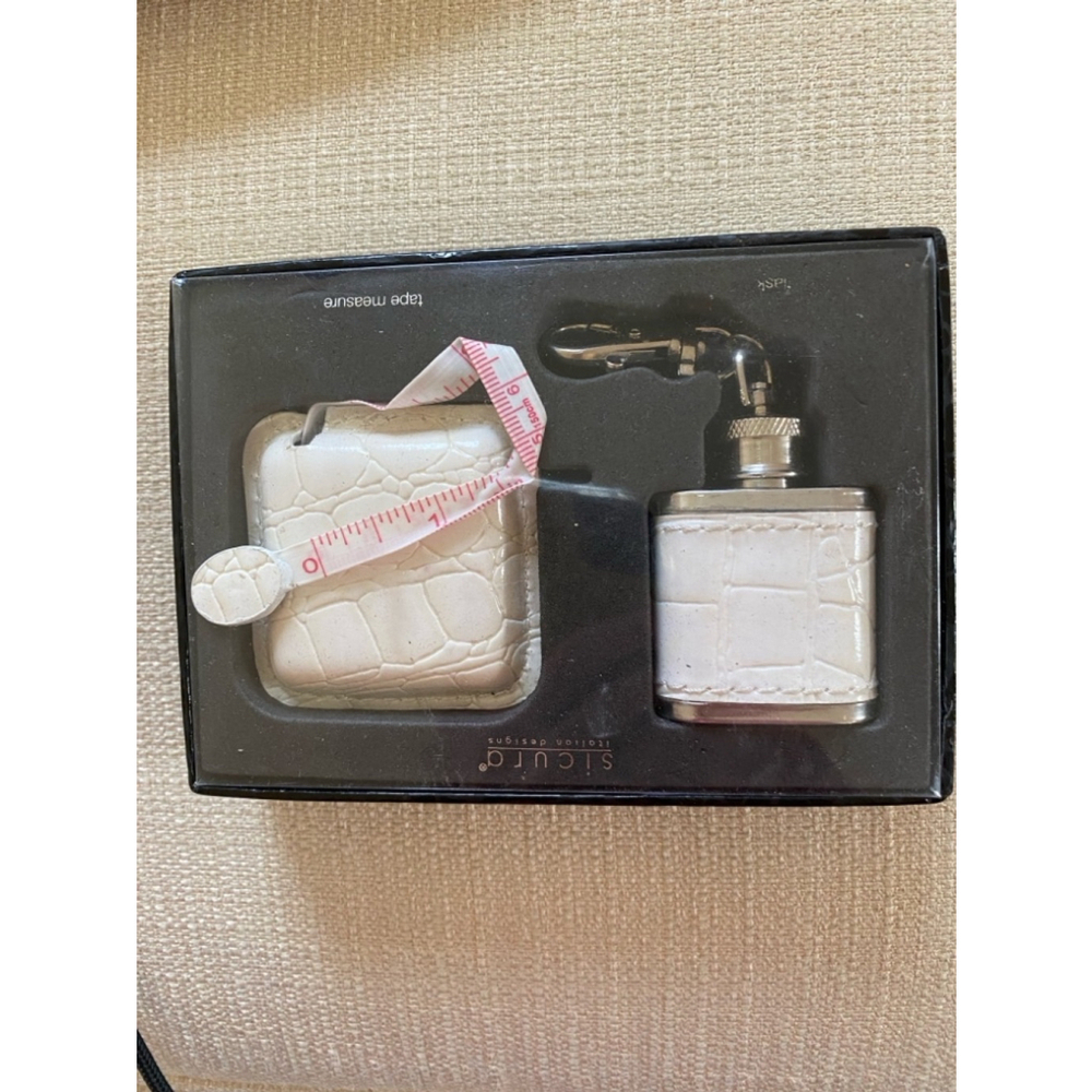 Sicura Tape Measure and Flask Set, White, Silver